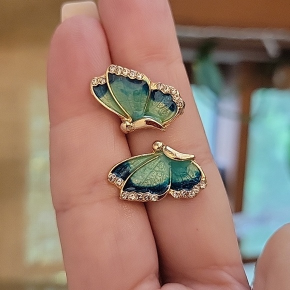 Mariposa Shimmer Wing Stud Earrings - Picture 4 of 7